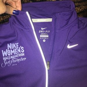 Women purple Nike long sleeve top lil new!